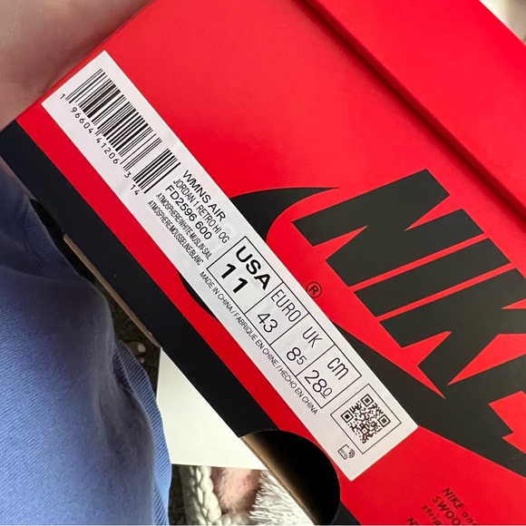 Air Jordan 1 Retro High OG - Picture 4 of 11